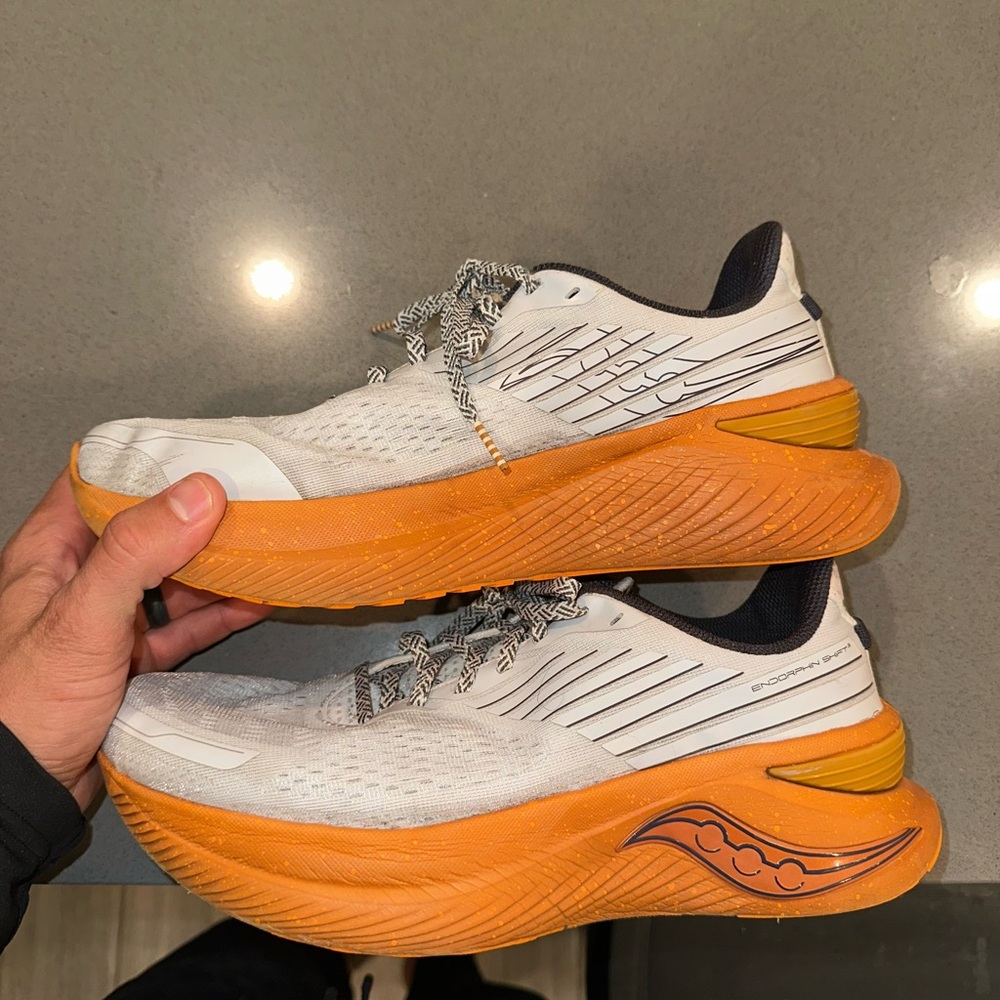 Saucony endorphin shift 3 size 10